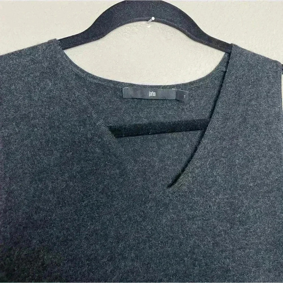 JARBO Women's Small V-Neck Sweater Tank Knit Silk Cashmere Charcoal Grey Minimal - Picture 2 of 13